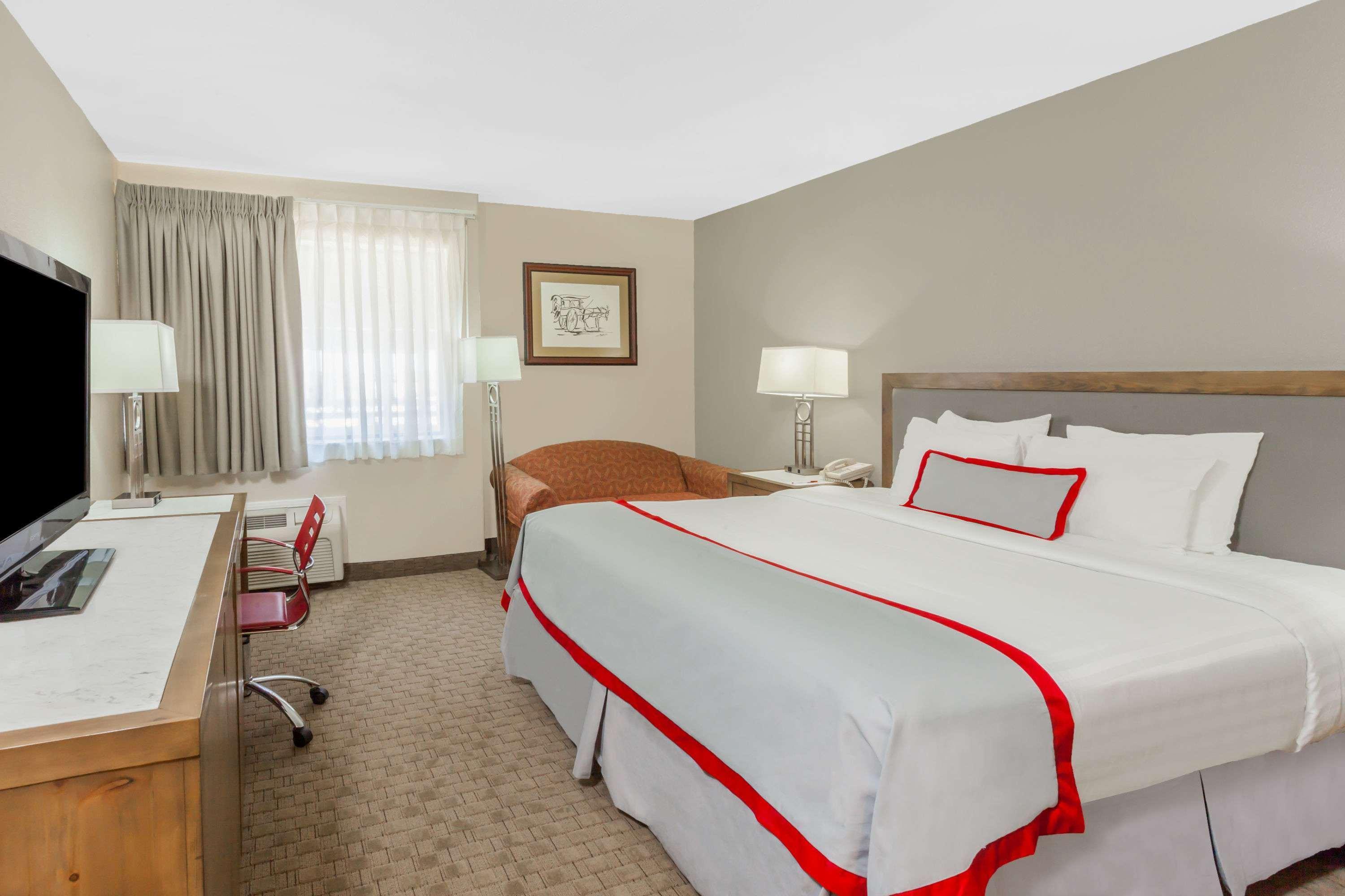 Ramada Plaza By Wyndham Garden Grove/Anaheim South Hotel Kültér fotó