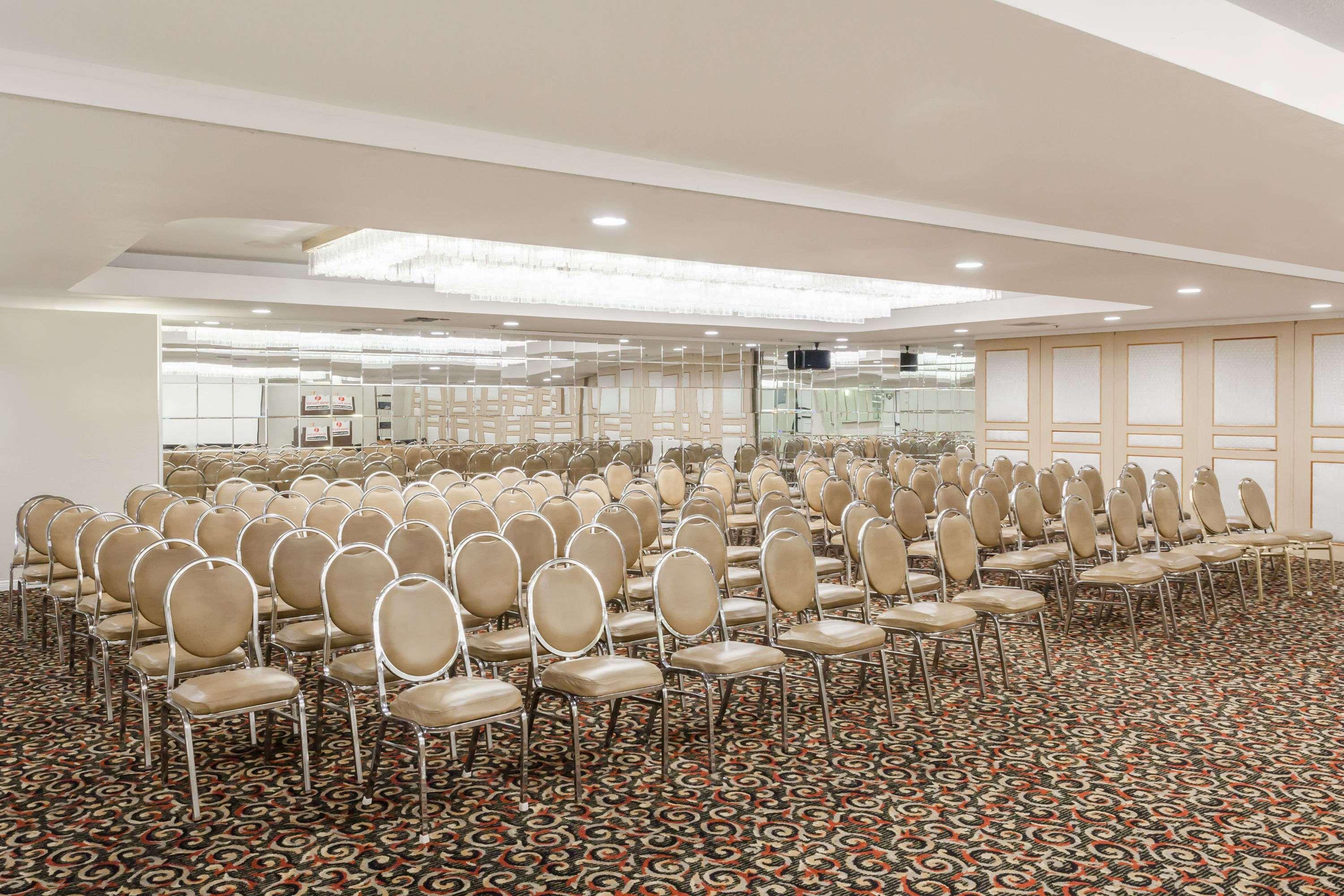 Ramada Plaza By Wyndham Garden Grove/Anaheim South Hotel Kültér fotó
