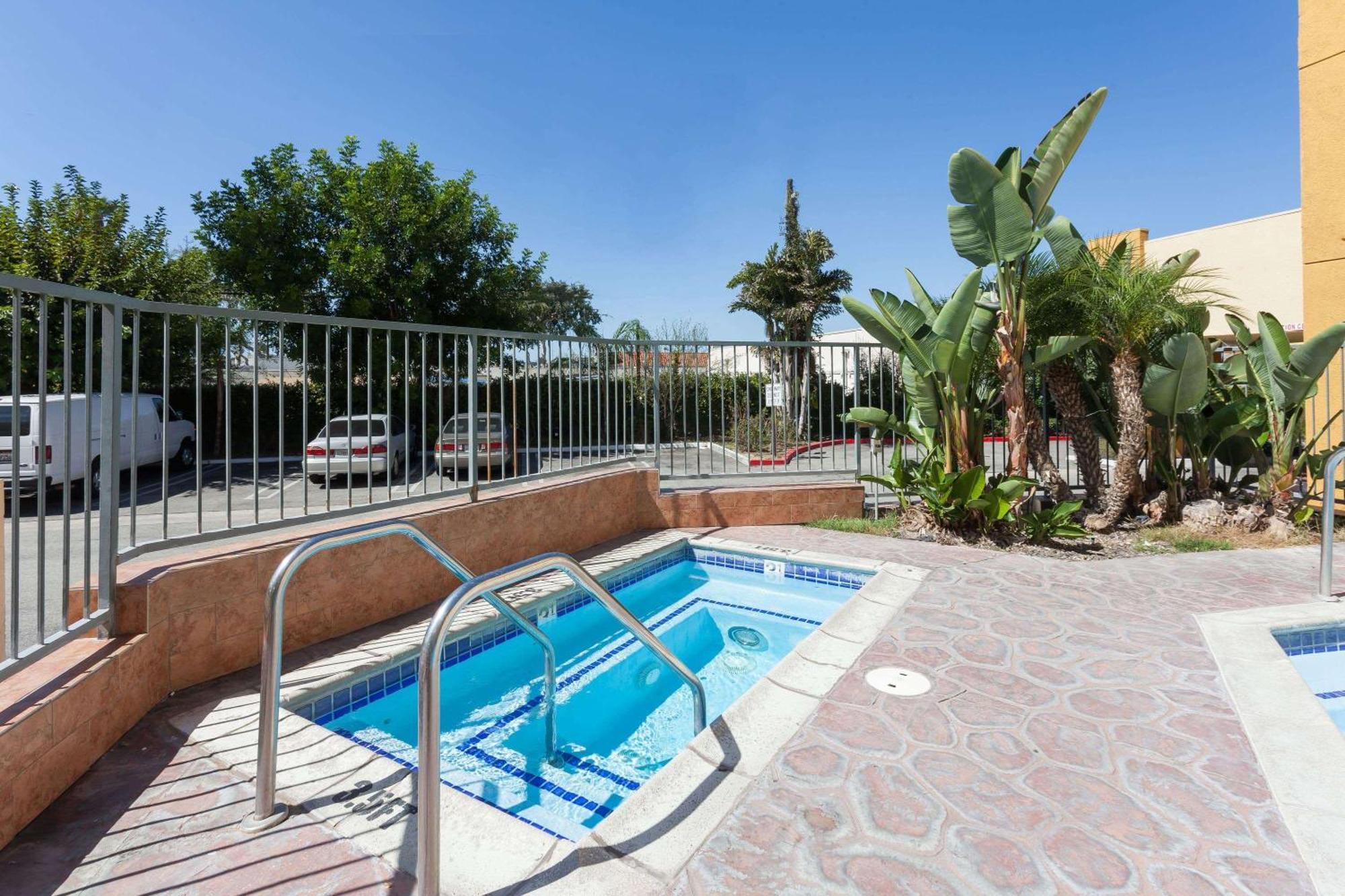 Ramada Plaza By Wyndham Garden Grove/Anaheim South Hotel Kültér fotó