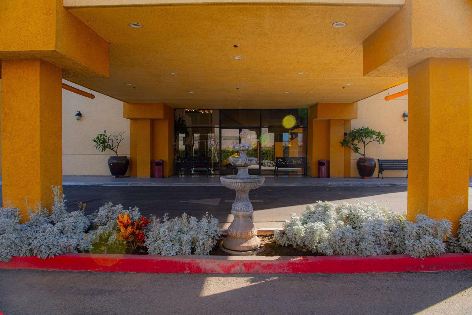 Ramada Plaza By Wyndham Garden Grove/Anaheim South Hotel Kültér fotó