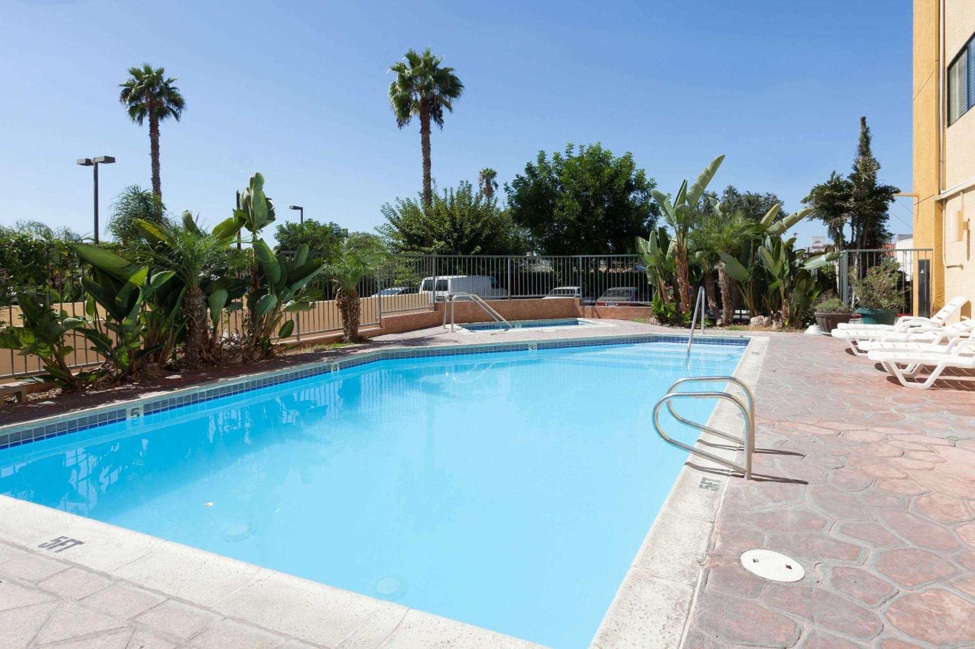 Ramada Plaza By Wyndham Garden Grove/Anaheim South Hotel Kültér fotó